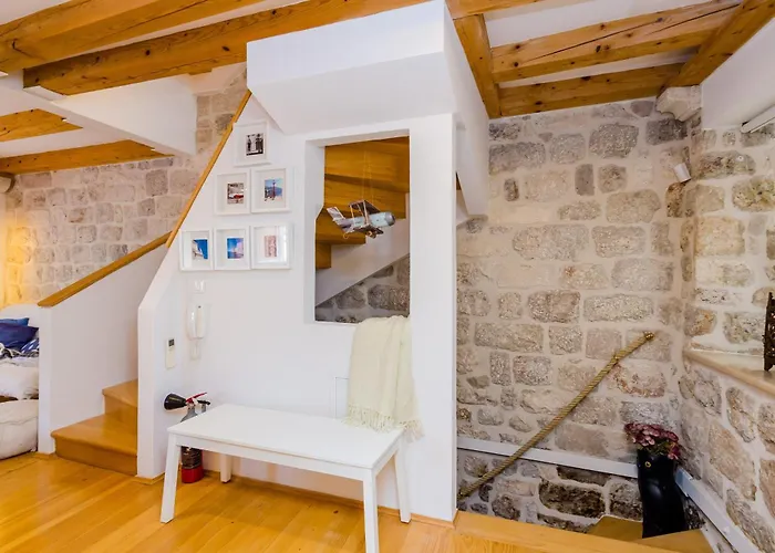 Apartment Old Town Art House